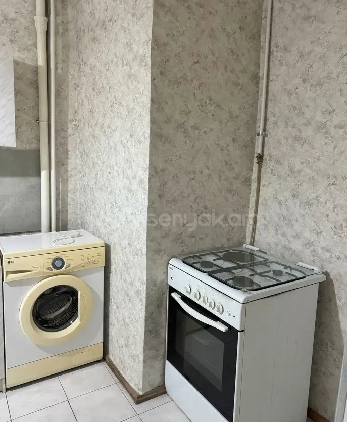 1 Սենյականոց Բնակարան Քարե Շենքում, 48քմ, 4/5 հարկ, Կոսմետիկ Վերանորոգված, Մասամբ Կահավորված, Արևկող