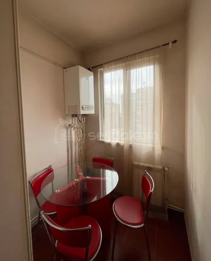 1 Սենյականոց Բնակարան Քարե Շենքում, 50քմ, 5/5 հարկ, Կապիտալ Վերանորոգված, Կահավորված, Արևկող