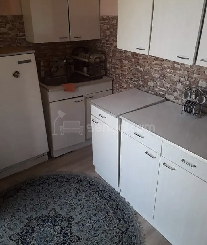 3 Սենյականոց Բնակարան Քարե Շենքում, 77քմ, 3/5 հարկ, Նորմալ Վիճակում, Կահավորված, Արևկող