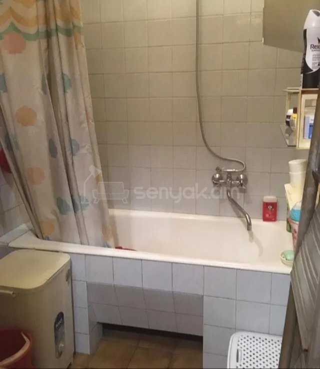 1 Սենյականոց Բնակարան Քարե Շենքում, 45քմ, 3/5 հարկ, Նորմալ Վիճակում, Կահավորված