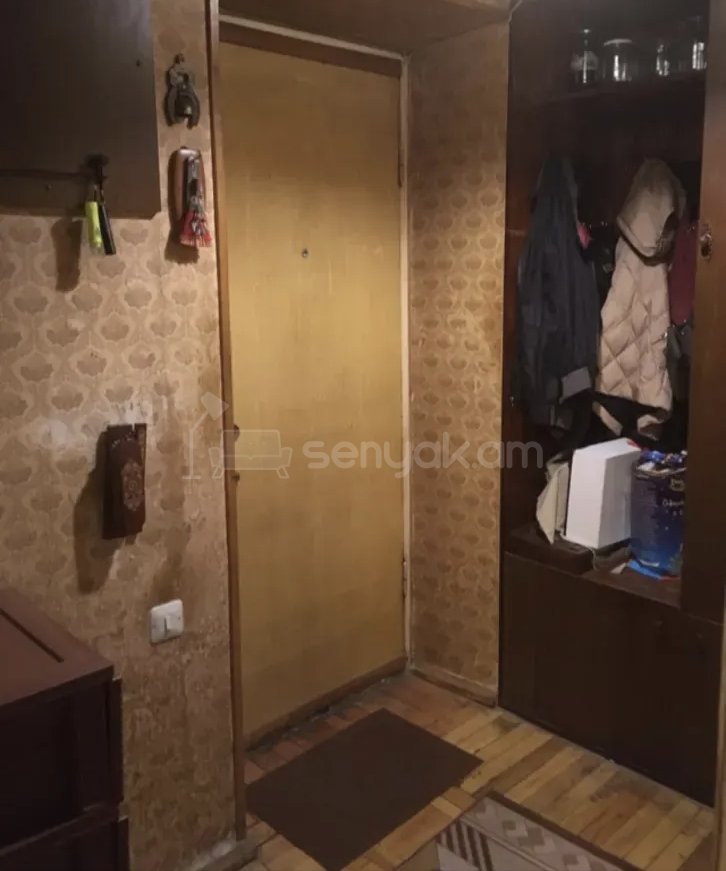 1 Սենյականոց Բնակարան Քարե Շենքում, 45քմ, 3/5 հարկ, Նորմալ Վիճակում, Կահավորված