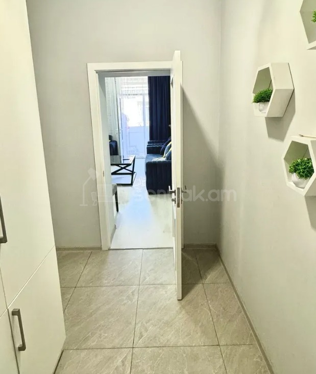 3 Սենյականոց Բնակարան Քարե Շենքում, 60քմ, 4/4 հարկ, Դիզայներական Վերանորոգված
