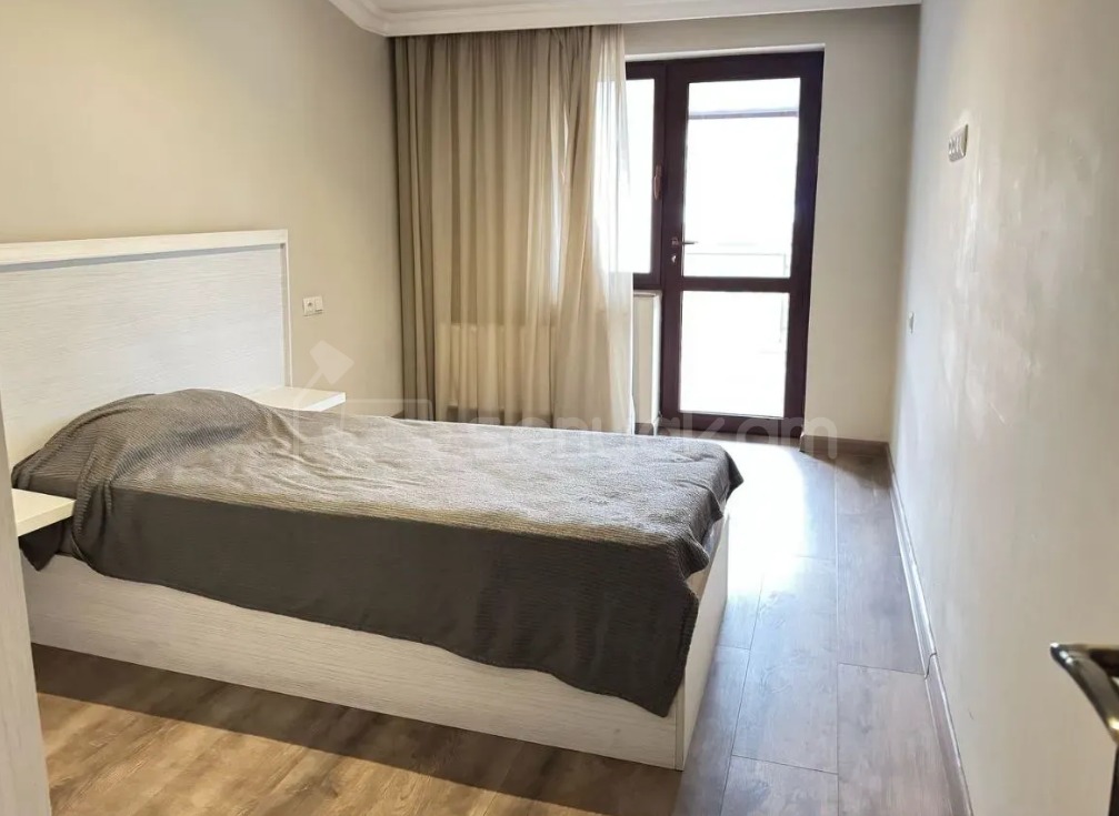 6 Սենյականոց Բնակարան Քարե Շենքում, 171քմ, 5/6 հարկ, Կապիտալ Վերանորոգված