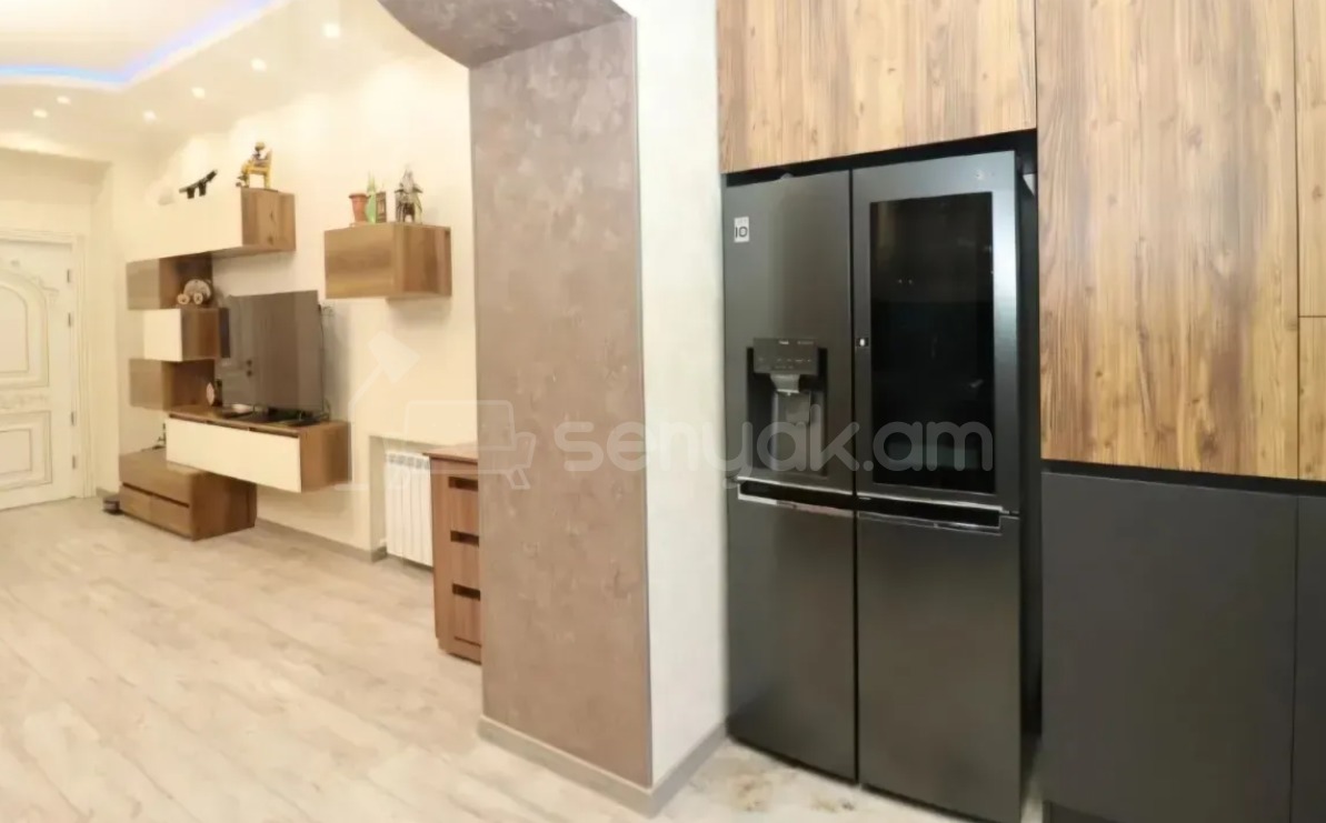 4 Սենյականոց Բնակարան Քարե Շենքում, 89քմ, 2/5 հարկ, Կապիտալ Վերանորոգված