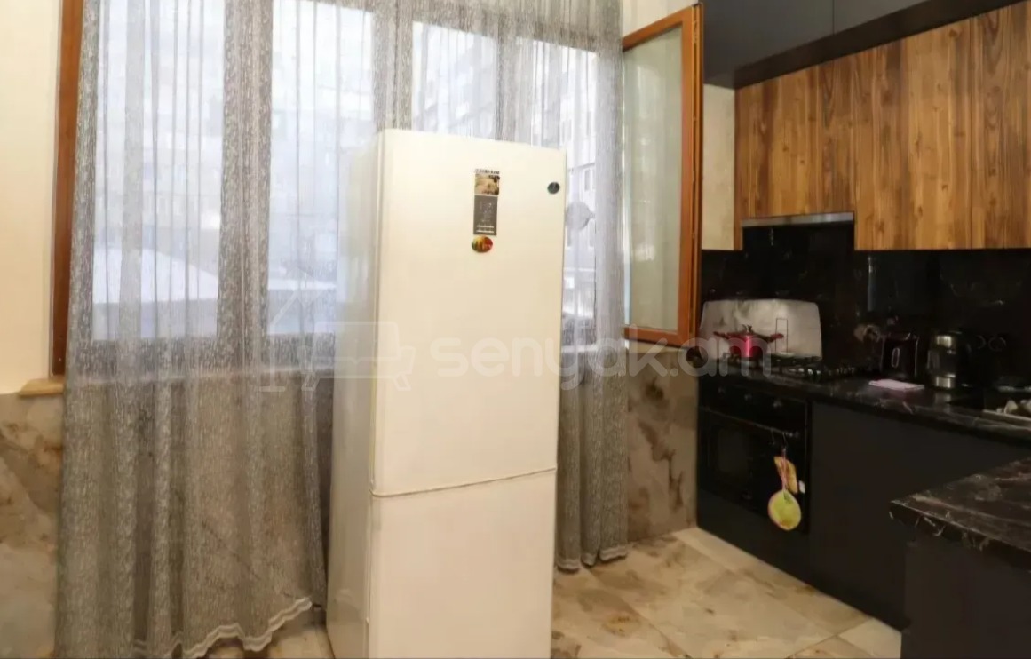4 Սենյականոց Բնակարան Քարե Շենքում, 89քմ, 2/5 հարկ, Կապիտալ Վերանորոգված