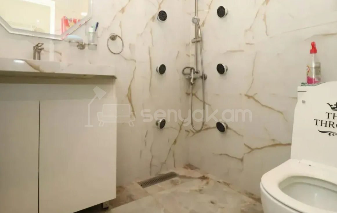 4 Սենյականոց Բնակարան Քարե Շենքում, 89քմ, 2/5 հարկ, Կապիտալ Վերանորոգված