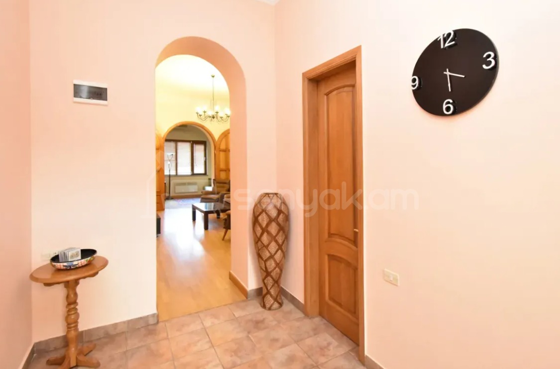 3 Սենյականոց Բնակարան Քարե Շենքում, 69քմ, 4/4 հարկ, Կապիտալ Վերանորոգված