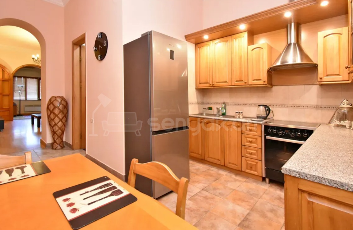 3 Սենյականոց Բնակարան Քարե Շենքում, 69քմ, 4/4 հարկ, Կապիտալ Վերանորոգված