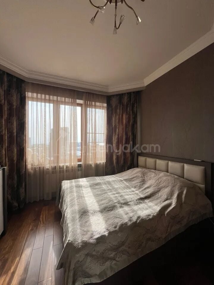 4 Սենյականոց Բնակարան, 130քմ, 8/16 հարկ, Դիզայներական Վերանորոգված
