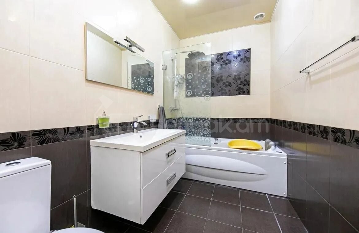 4 Սենյականոց Բնակարան, 130քմ, 8/16 հարկ, Դիզայներական Վերանորոգված