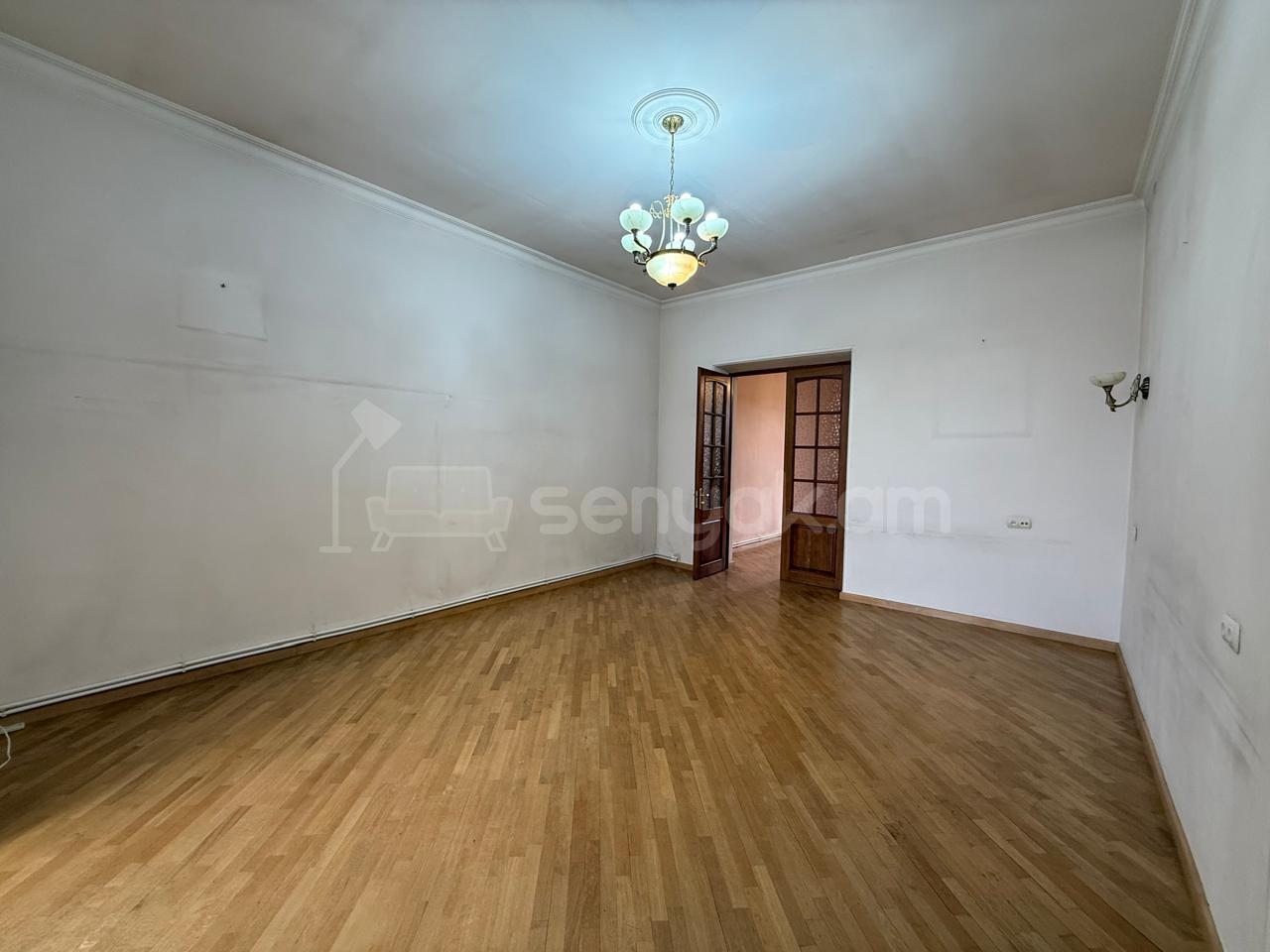 2 Սենյականոց Բնակարան Քարե Շենքում, 85քմ, 4/4 հարկ, Կապիտալ Վերանորոգված
