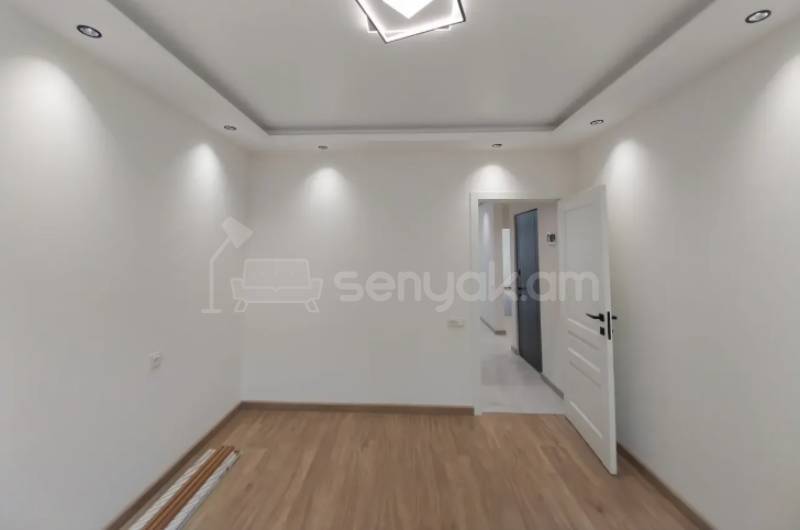 3 Սենյականոց Բնակարան Քարե Շենքում, 63քմ, 5/5 հարկ, Կապիտալ Վերանորոգված