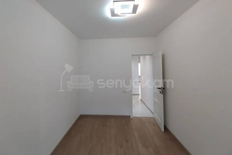 3 Սենյականոց Բնակարան Քարե Շենքում, 63քմ, 5/5 հարկ, Կապիտալ Վերանորոգված