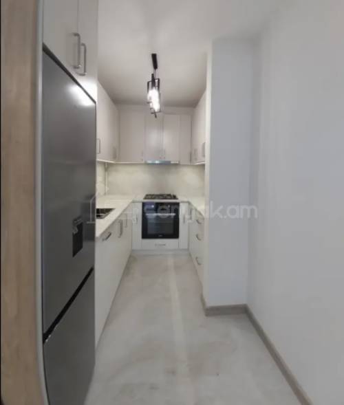 3 Սենյականոց Բնակարան Քարե Շենքում, 63քմ, 5/5 հարկ, Կապիտալ Վերանորոգված