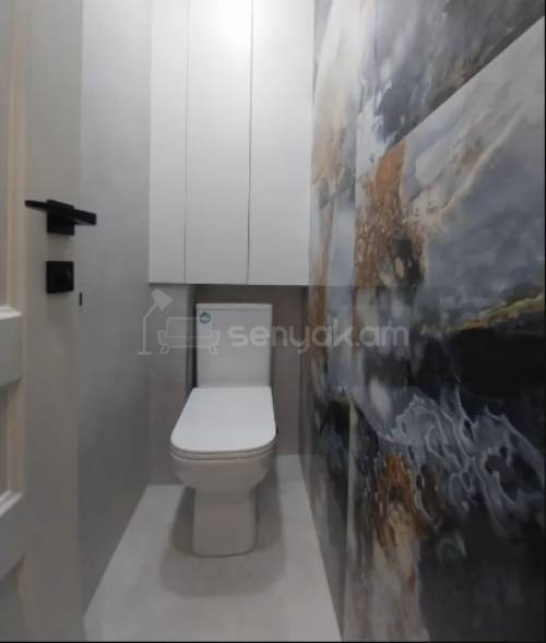 3 Սենյականոց Բնակարան Քարե Շենքում, 63քմ, 5/5 հարկ, Կապիտալ Վերանորոգված