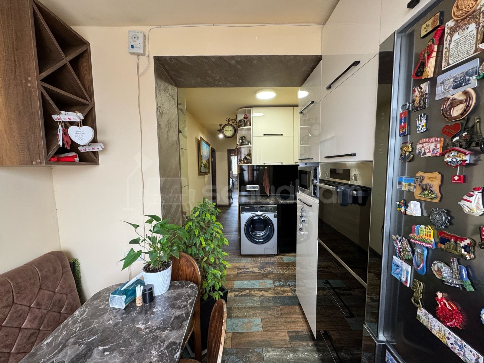 3 Սենյականոց Բնակարան Քարե Շենքում, 74քմ, 4/5 հարկ, Կապիտալ Վերանորոգված