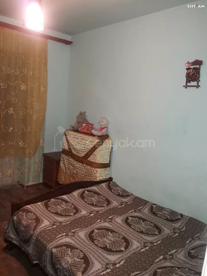 3 Սենյականոց Բնակարան Քարե Շենքում, 122քմ, 5/5 հարկ, Պետական Վիճակում
