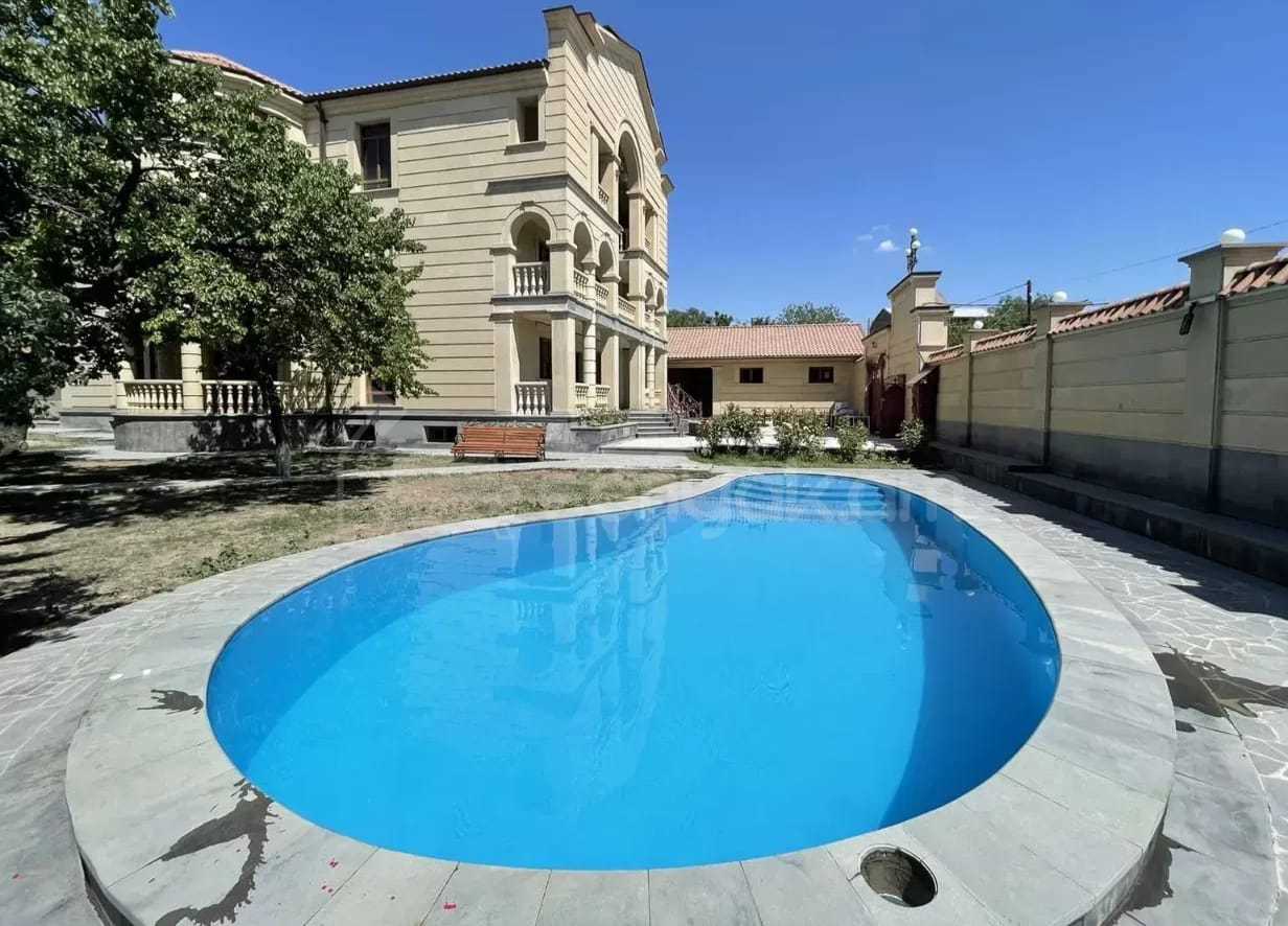 3 Սենյականոց Շքեղ Առանձնատուն, 250քմ, Լողավազանով