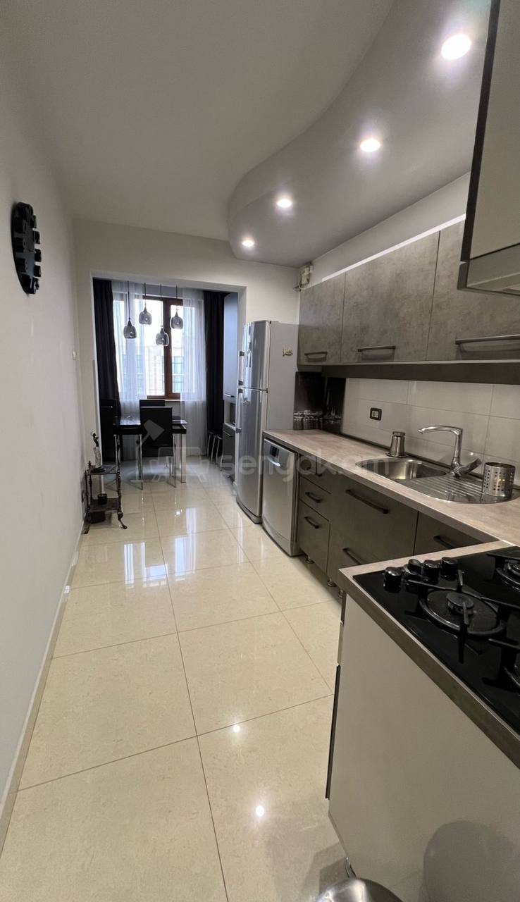 4 Սենյականոց Բնակարան, 90քմ, 7/9 հարկ, Կապիտալ Վերանորոգված, Կահավորված, Արևկող
