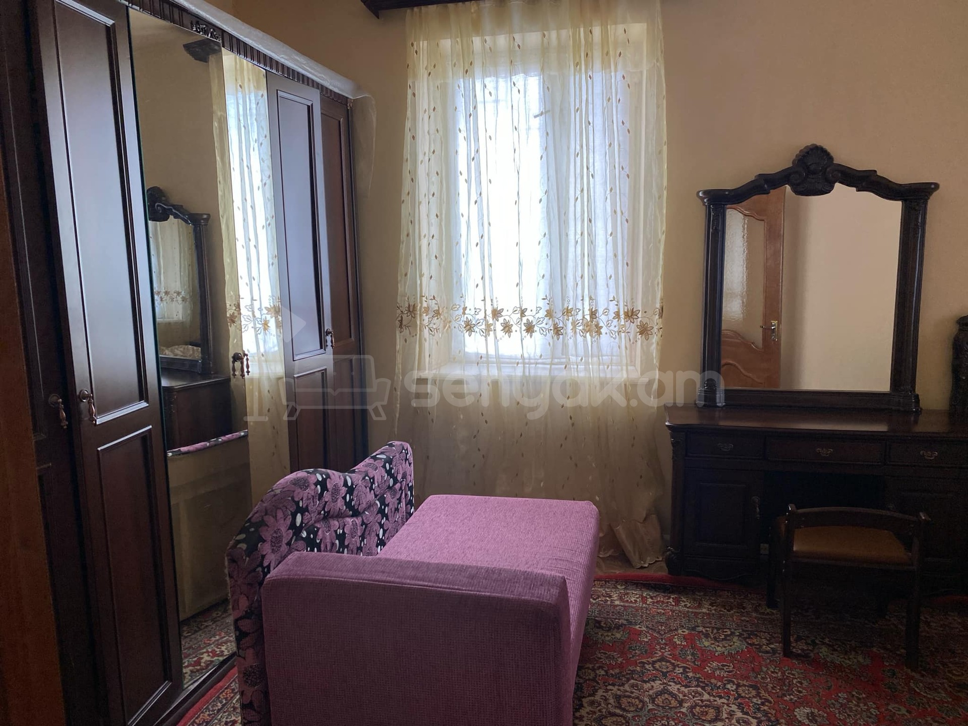 1 Սենյականոց Բնակարան Քարե Շենքում, 35քմ, 1/5 հարկ, Նորմալ Վիճակում