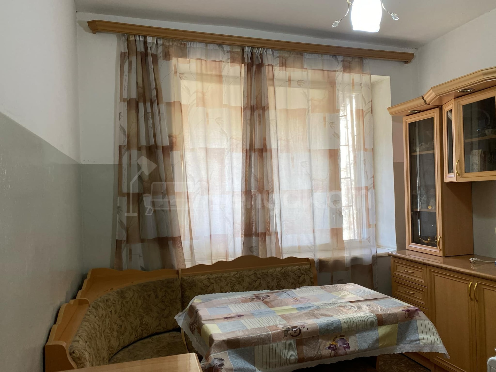 1 Սենյականոց Բնակարան Քարե Շենքում, 35քմ, 1/5 հարկ, Նորմալ Վիճակում