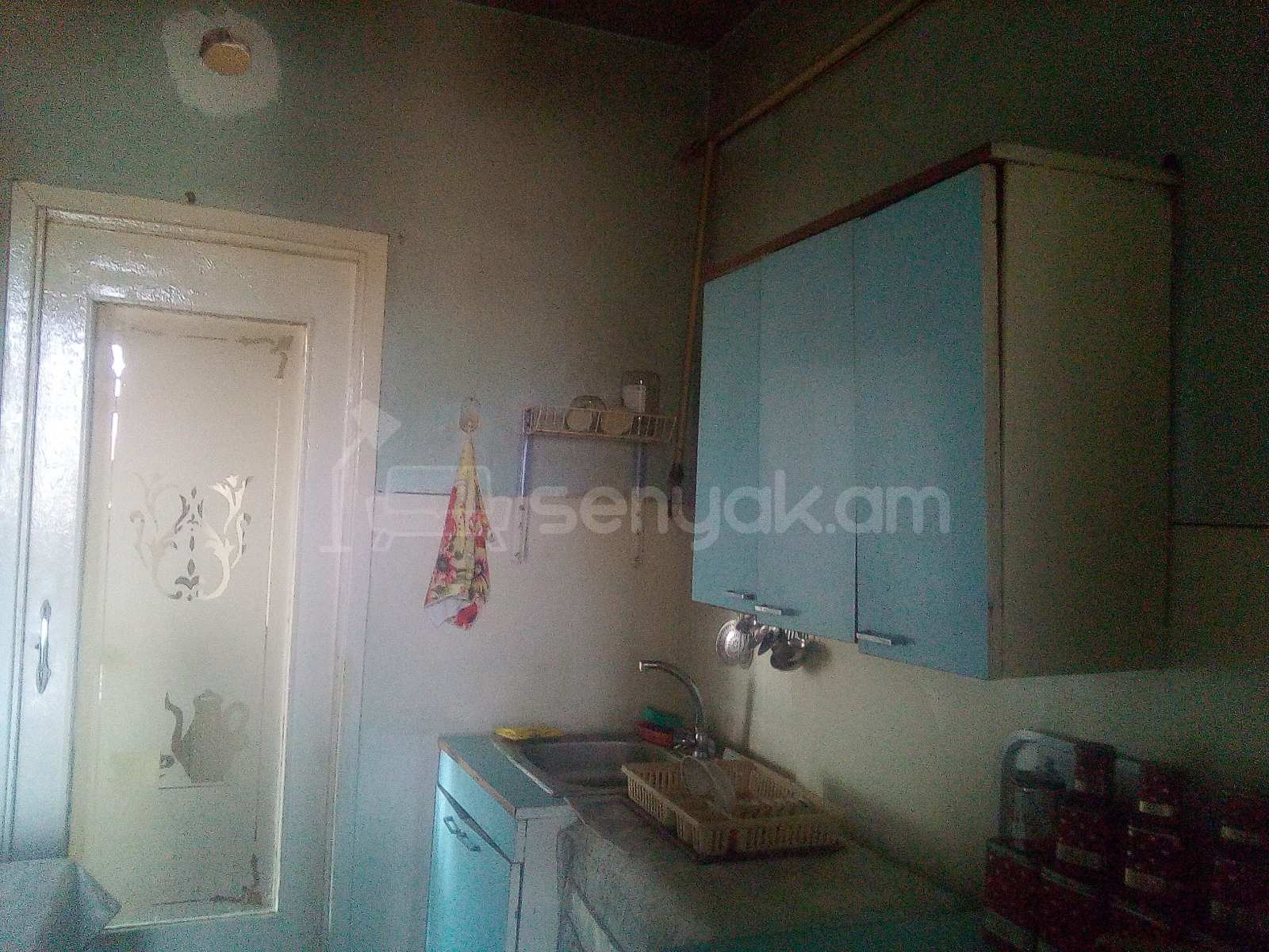 2 Սենյականոց Բնակարան Քարե Շենքում, 64քմ, 5/5 հարկ, Պետական Վիճակում