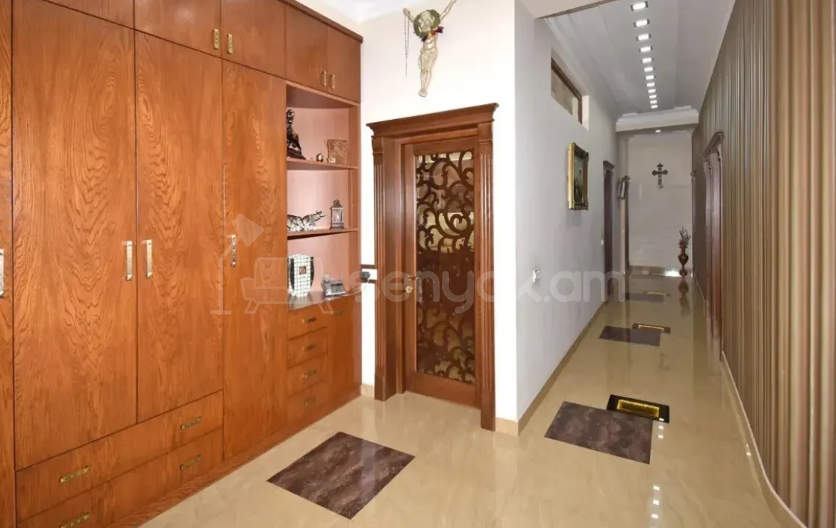 5 Սենյականոց Բնակարան Նորակառույցում, 275քմ, 3/6 հարկ, Դիզայներական Վերանորոգված
