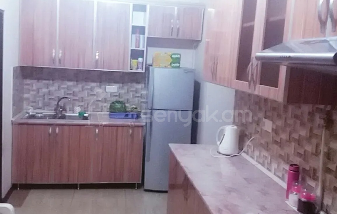 5 Սենյականոց Բնակարան Քարե Շենքում, 150քմ, 2/4 հարկ, Կապիտալ Վերանորոգված