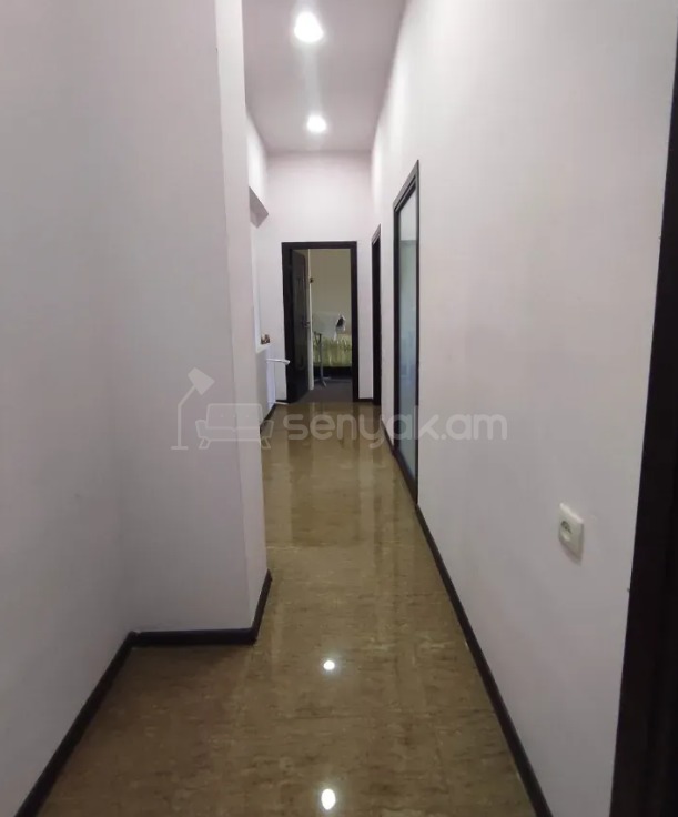 5 Սենյականոց Բնակարան Քարե Շենքում, 150քմ, 2/4 հարկ, Կապիտալ Վերանորոգված