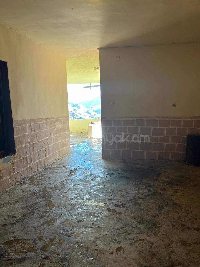 7 Սենյականոց Բնակարան Քարե Շենքում, 297քմ, 1/2 հարկ, Կոսմետիկ Վերանորոգված