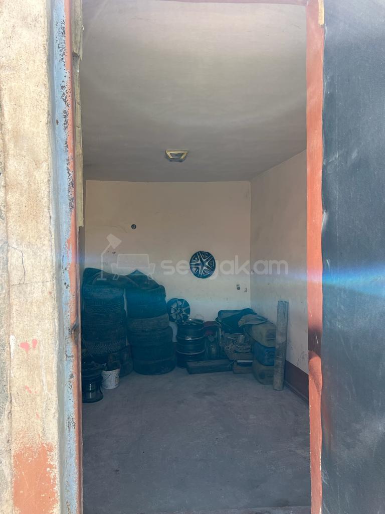 7 Սենյականոց Բնակարան Քարե Շենքում, 297քմ, 1/2 հարկ, Կոսմետիկ Վերանորոգված