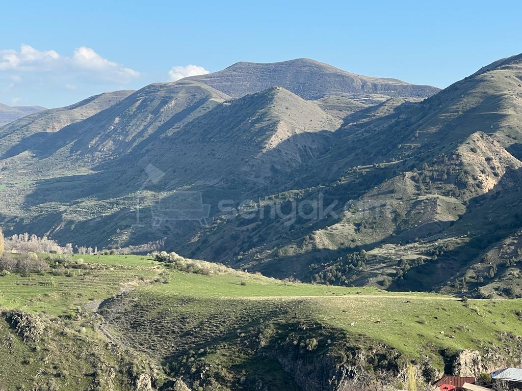 7 Սենյականոց Բնակարան Քարե Շենքում, 297քմ, 1/2 հարկ, Կոսմետիկ Վերանորոգված