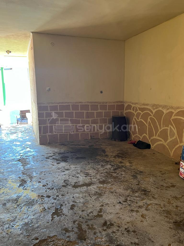 7 Սենյականոց Բնակարան Քարե Շենքում, 297քմ, 1/2 հարկ, Կոսմետիկ Վերանորոգված