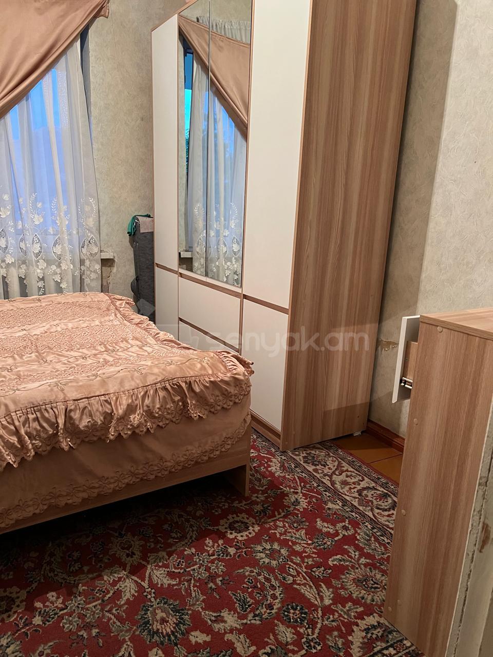 7 Սենյականոց Բնակարան Քարե Շենքում, 297քմ, 1/2 հարկ, Կոսմետիկ Վերանորոգված