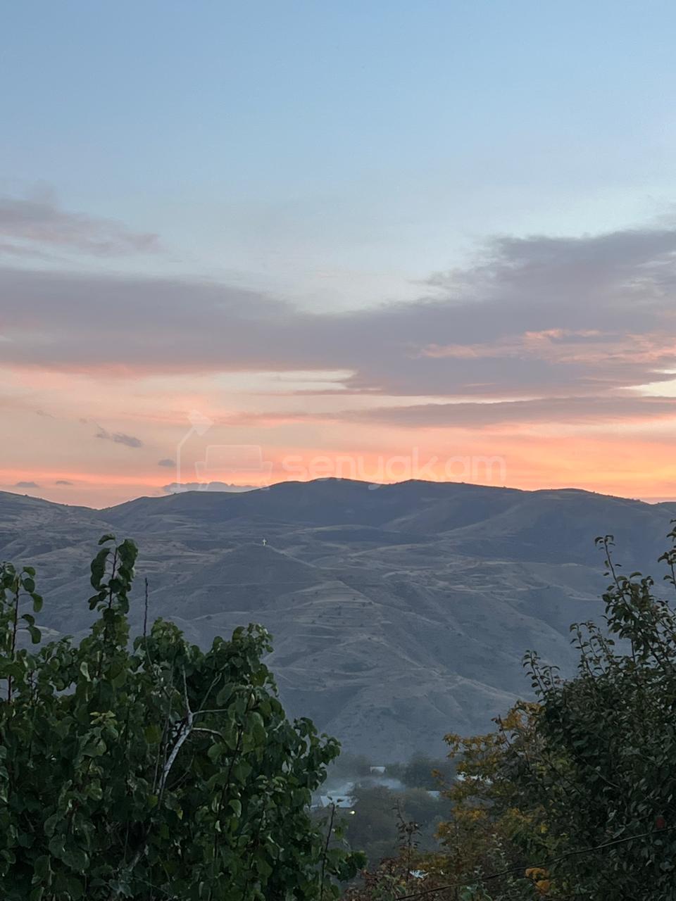 7 Սենյականոց Բնակարան Քարե Շենքում, 297քմ, 1/2 հարկ, Կոսմետիկ Վերանորոգված
