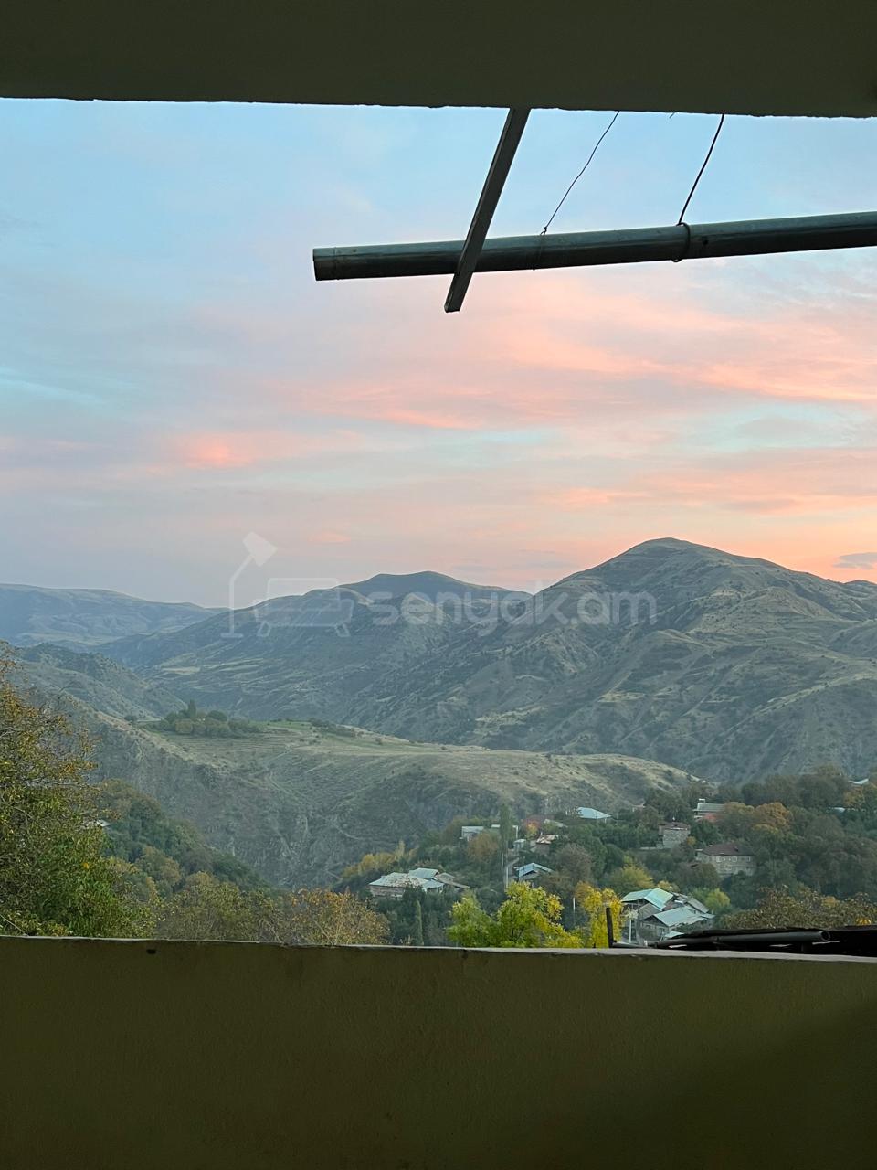 7 Սենյականոց Բնակարան Քարե Շենքում, 297քմ, 1/2 հարկ, Կոսմետիկ Վերանորոգված