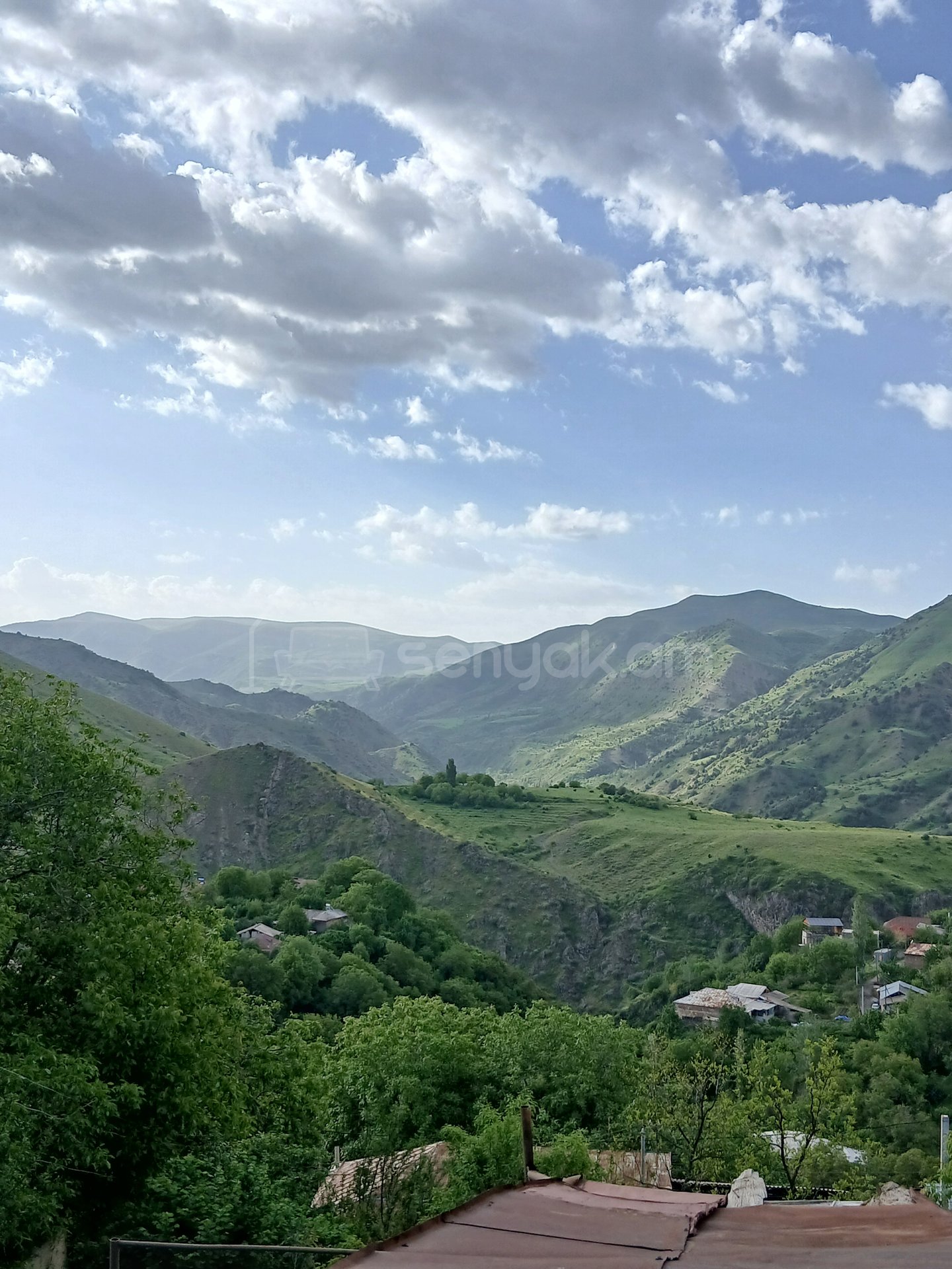 7 Սենյականոց Բնակարան Քարե Շենքում, 297քմ, 1/2 հարկ, Կոսմետիկ Վերանորոգված