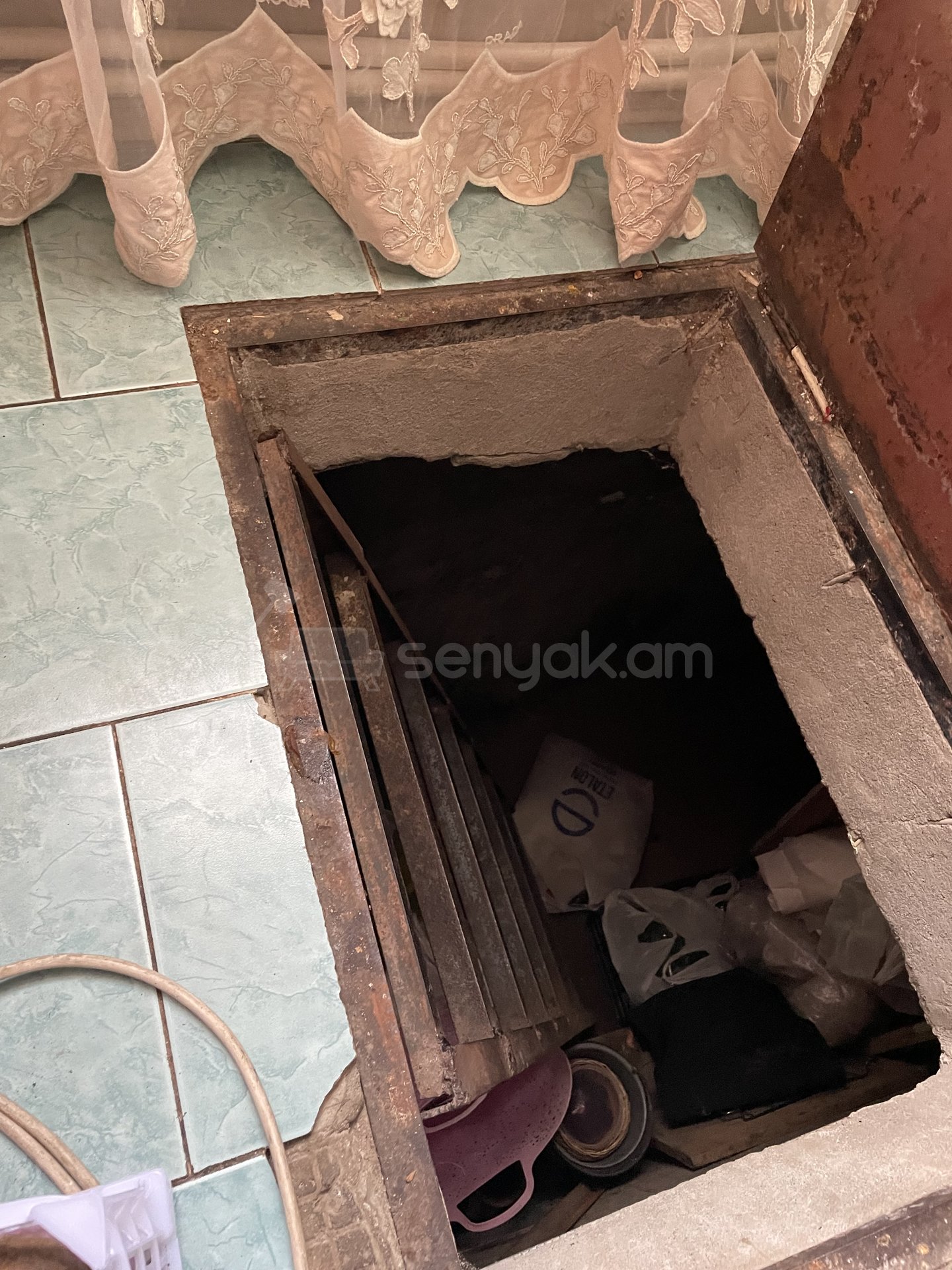 3 Սենյականոց Բնակարան Քարե Շենքում, 85քմ, 1/5 հարկ, Նորմալ Վիճակում