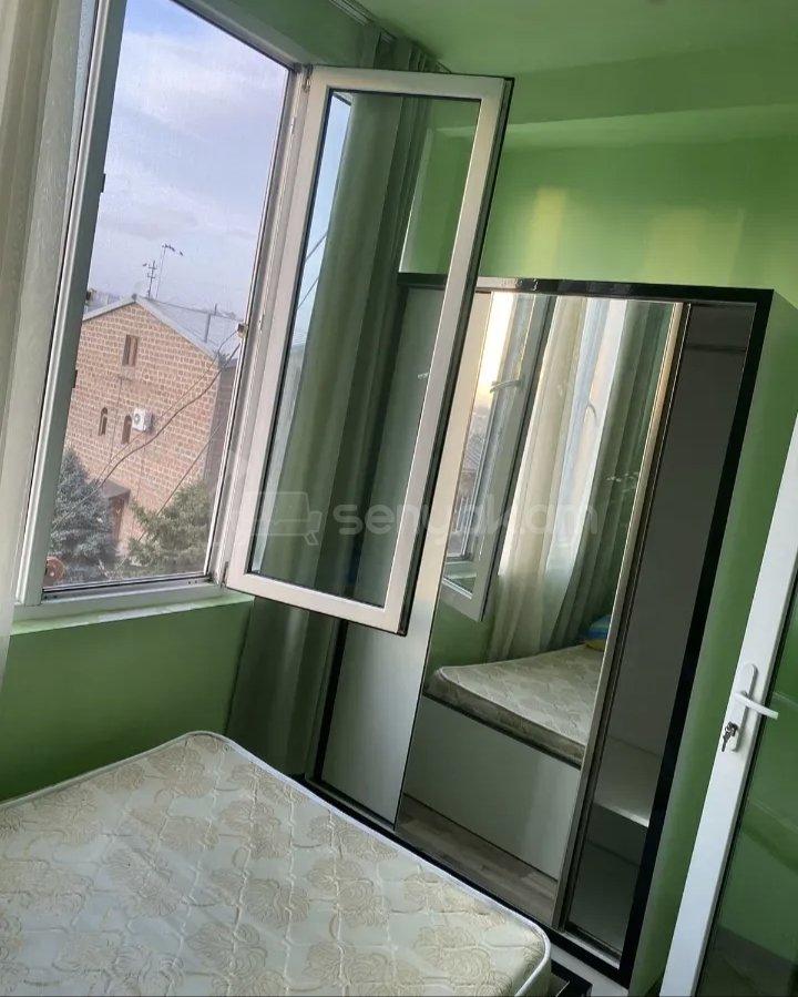 2 Սենյականոց Բնակարան Քարե Շենքում, 56քմ, 3/5 հարկ, Նորմալ Վիճակում, Կահավորված, Արևկող