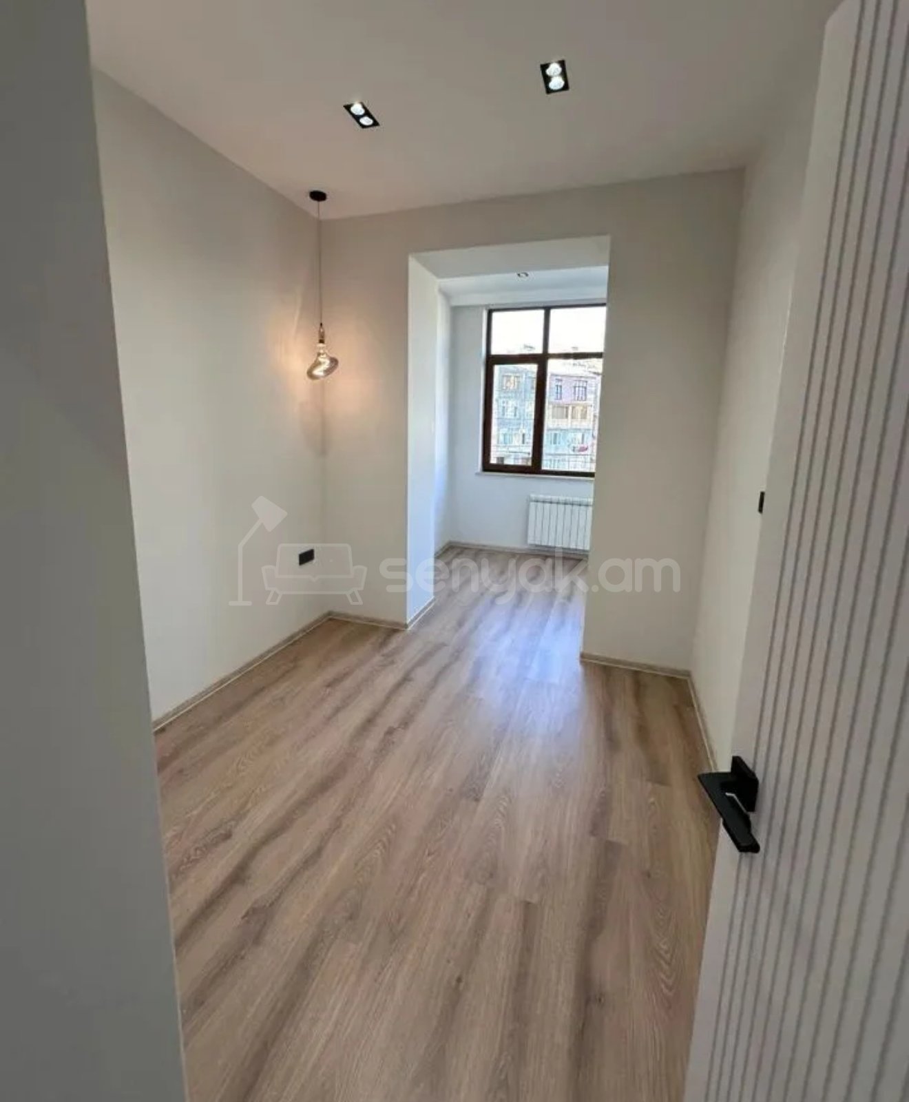 2 Սենյականոց Բնակարան Քարե Շենքում, 47քմ, 4/4 հարկ, Դիզայներական Վերանորոգված