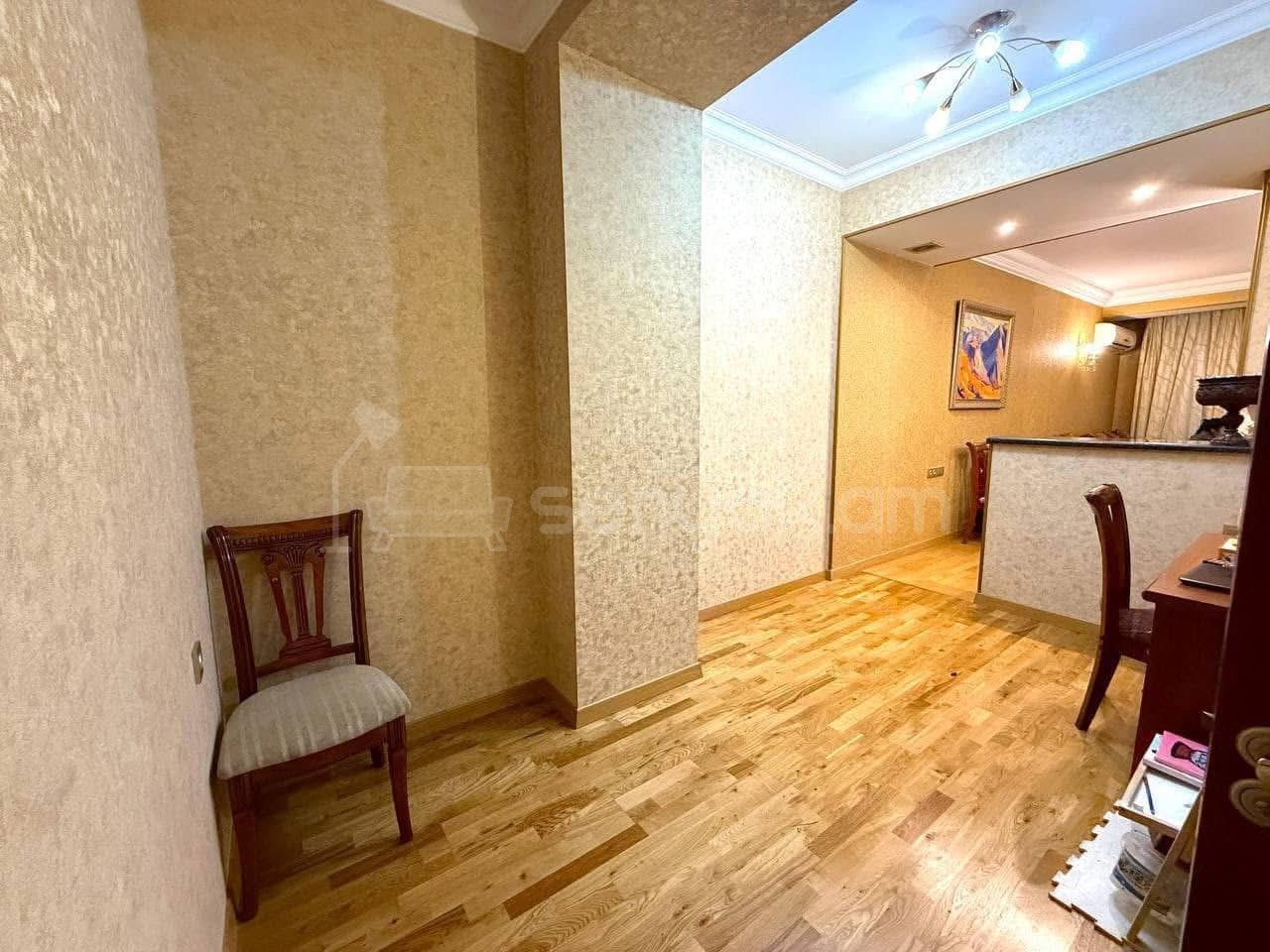 3 Սենյականոց Բնակարան Քարե Շենքում, 140քմ, 2/3 հարկ, Կապիտալ Վերանորոգված