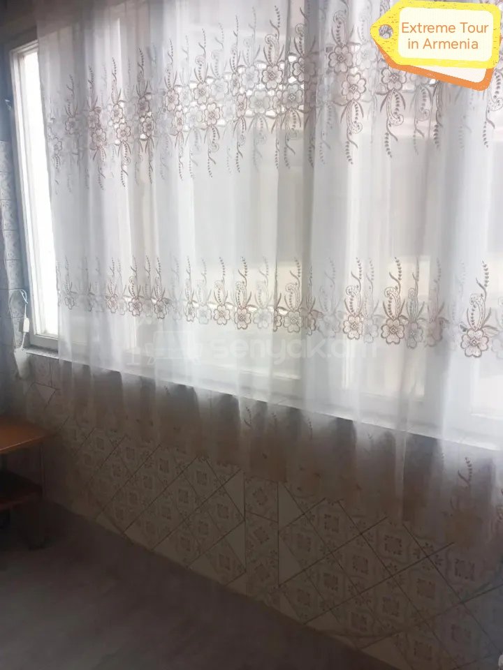 2 Սենյականոց Բնակարան Քարե Շենքում, 52քմ, 2/6 հարկ, Նորմալ Վիճակում, Կահավորված, Արևկող