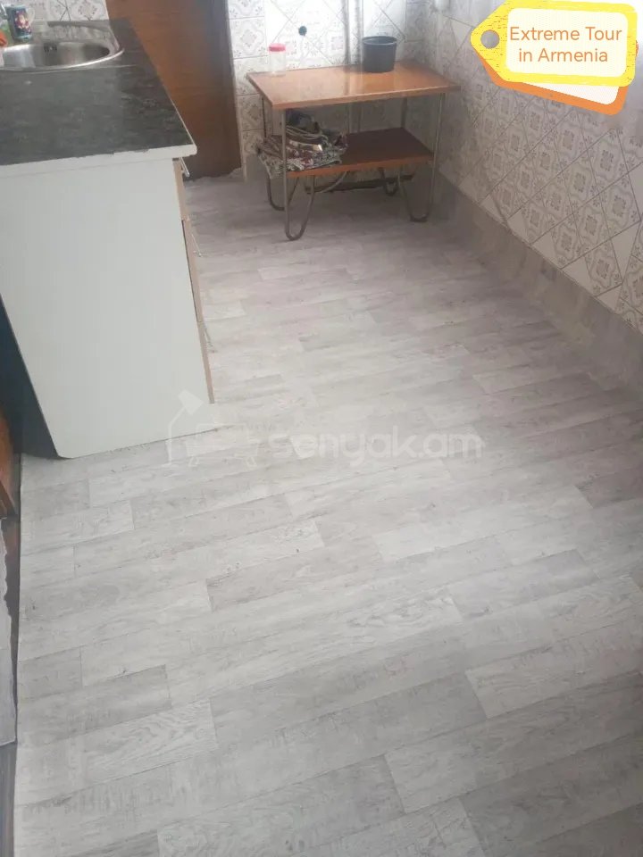 2 Սենյականոց Բնակարան Քարե Շենքում, 52քմ, 2/6 հարկ, Նորմալ Վիճակում, Կահավորված, Արևկող