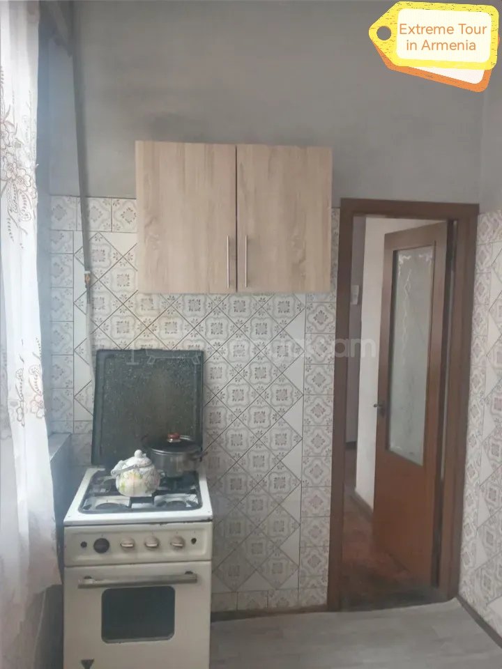 2 Սենյականոց Բնակարան Քարե Շենքում, 52քմ, 2/6 հարկ, Նորմալ Վիճակում, Կահավորված, Արևկող