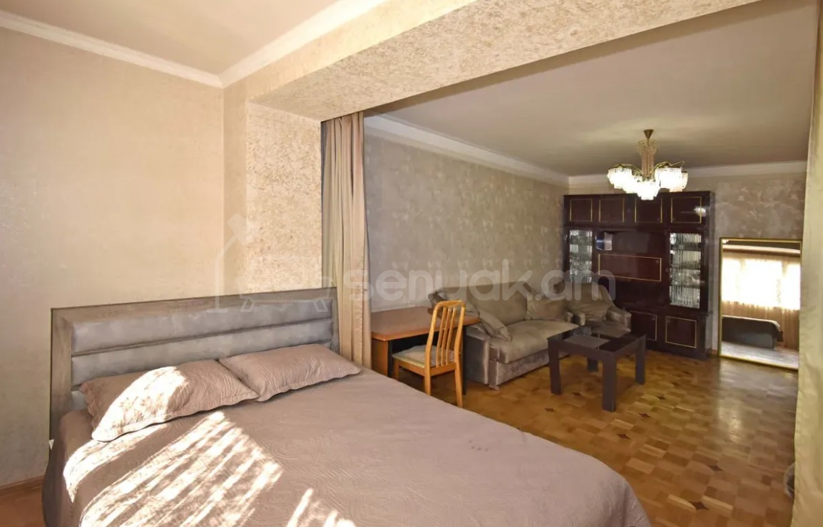 1 Սենյականոց Բնակարան Քարե Շենքում, 40քմ, 4/5 հարկ, Կապիտալ Վերանորոգված