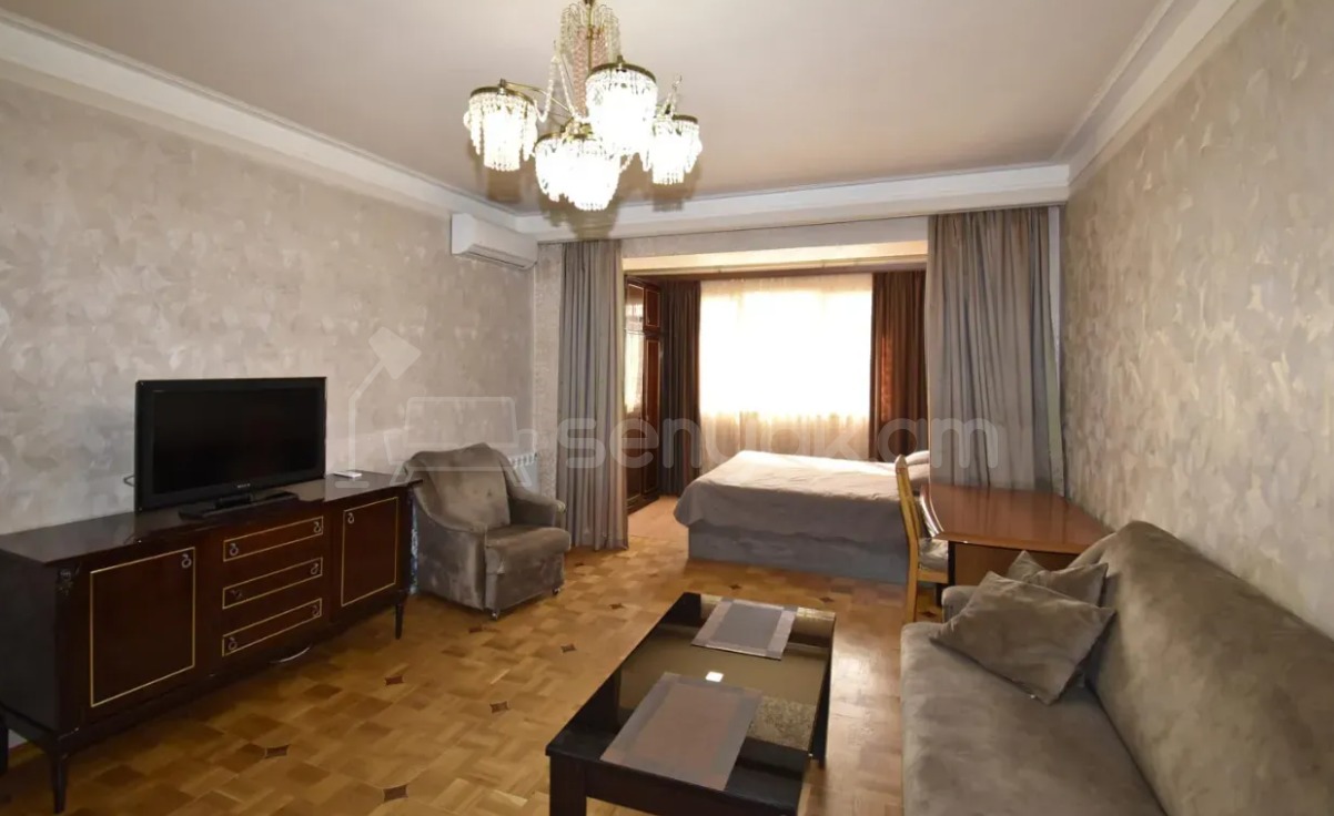 1 Սենյականոց Բնակարան Քարե Շենքում, 40քմ, 4/5 հարկ, Կապիտալ Վերանորոգված
