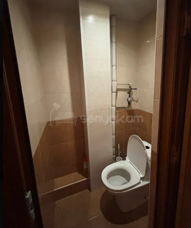 2 Սենյականոց Բնակարան Քարե Շենքում, 69քմ, 3/5 հարկ, Կապիտալ Վերանորոգված
