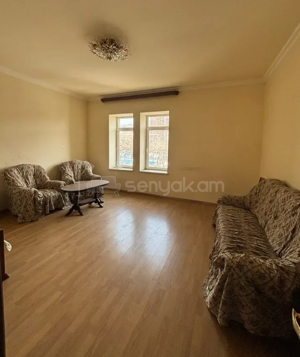 2 Սենյականոց Բնակարան Քարե Շենքում, 69քմ, 3/5 հարկ, Կապիտալ Վերանորոգված