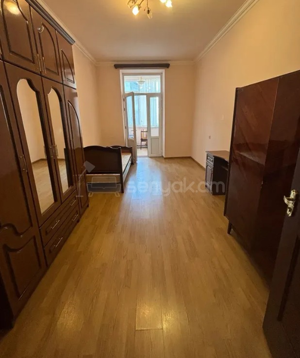 2 Սենյականոց Բնակարան Քարե Շենքում, 69քմ, 3/5 հարկ, Կապիտալ Վերանորոգված