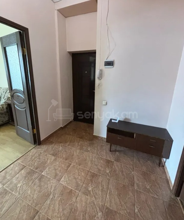 2 Սենյականոց Բնակարան Քարե Շենքում, 69քմ, 3/5 հարկ, Կապիտալ Վերանորոգված